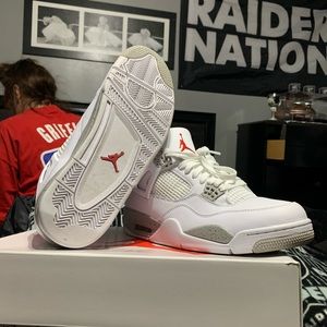 Jordan 4s Retros “Oreos”